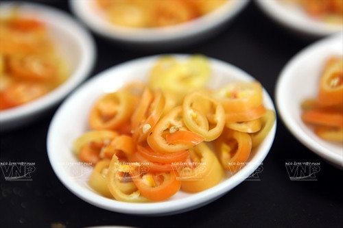 Ớt tươi thái lát.