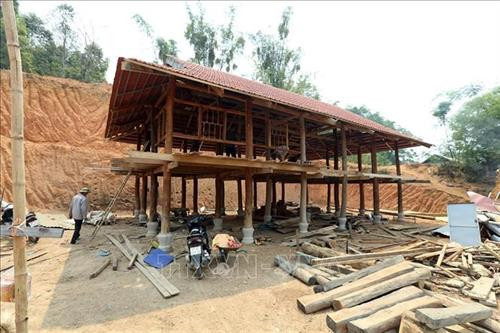 Những căn nhà mới được xây dựng trên vùng đất căn cứ địa cách mạng. Ảnh: Phan Tuấn Anh - TTXVN Những căn nhà mới được xây dựng trên vùng đất căn cứ địa cách mạng. Ảnh: Phan Tuấn Anh - TTXVN