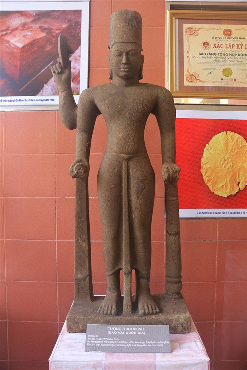 Tượng Thần Visnu Tượng Thần Visnu