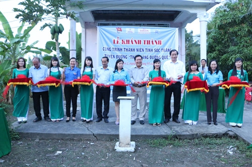 Cắt băng khánh thành công trình. Ảnh: Hoài Thu – TTXVN Cắt băng khánh thành công trình. Ảnh: Hoài Thu – TTXVN