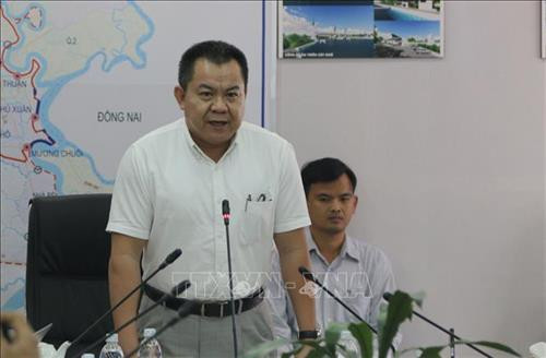 Ông Nguyễn Tâm Tiến, Giám đốc Công ty trách nhiệm hữu hạn Trung Nam BT 1547 trình bày các vấn đề về dự án. Ảnh: Xuân Dự - TTXVN Ông Nguyễn Tâm Tiến, Giám đốc Công ty trách nhiệm hữu hạn Trung Nam BT 1547 trình bày các vấn đề về dự án. Ảnh: Xuân Dự - TTXVN