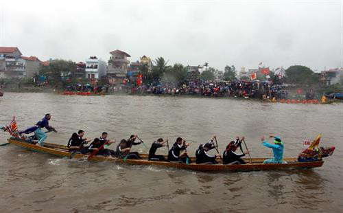 Các đội tranh tài tại Lễ hội bơi trải trên sông Diêm năm 2018. Ảnh: Thế Duyệt - TTXVN Các đội tranh tài tại Lễ hội bơi trải trên sông Diêm năm 2018. Ảnh: Thế Duyệt - TTXVN