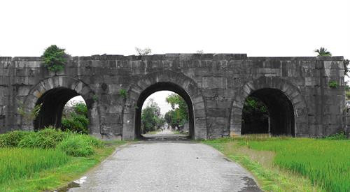 Di tích lịch sử Thành Nhà Hồ. Di tích lịch sử Thành Nhà Hồ.