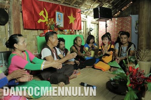 Lễ cưới được tổ chức chính tại nhà cô dâu. Ảnh: Nam Sương