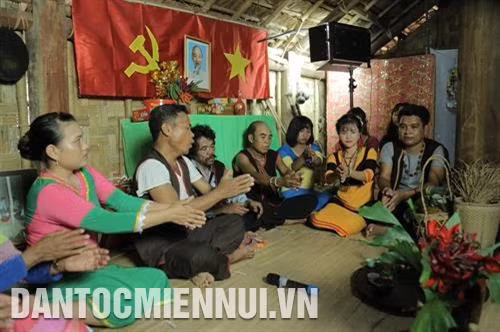 Lễ cưới được tổ chức chính tại nhà cô dâu. Ảnh: Nam Sương