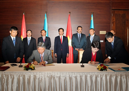 Thủ tướng Nguyễn Tấn Dũng tham dự Lễ ký Hiệp định Thương mại tự do giữa Việt Nam và Liên minh Kinh tế Á - Âu ảnh 7