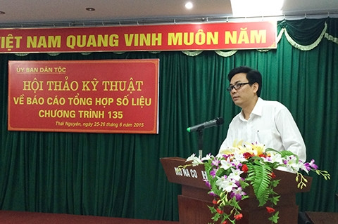 Đồng chí Đặng Tiến Hùng, Phó Chánh Văn phòng Điều phối Chương trình 135 phát biểu khai mạc hội thảo. Đồng chí Đặng Tiến Hùng, Phó Chánh Văn phòng Điều phối Chương trình 135 phát biểu khai mạc hội thảo.