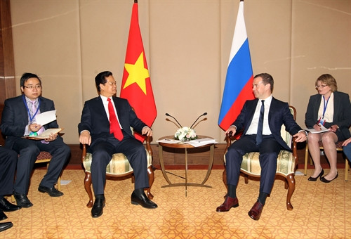 Trong chương trình tham dự Lễ ký Hiệp định Thương mại Tự do giữa Việt Nam và Liên minh Kinh tế Á - Âu, Thủ tướng Nguyễn Tấn Dũng gặp Thủ tướng Liên bang Nga, Ngài Dmitry Anatolyevich Medvedev. Ảnh: Đức Tám – TTXVN Thủ tướng Nguyễn Tấn Dũng gặp Thủ tướng Cộng hòa Armenia, Ngài Hovik Abrahamyan. Ảnh: Đức Tám – TTXVN Thủ tướng Nguyễn Tấn Dũng gặp Thủ tướng Cộng hoà Kyrgystan, Ngài Temir Sariyev. Ảnh: Đức Tám – TTXVN