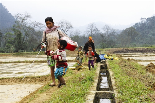 Nhà nước đầu tư xây dựng mương thủy lợi, phục vụ sản xuất của đồng bào