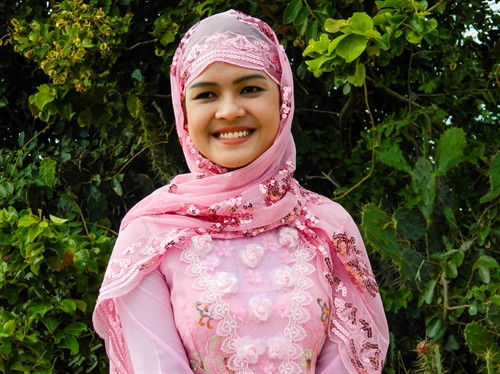 Khuyên tai tôn thêm vẻ duyên dáng cho phụ nữ Chăm Vẻ đẹp dịu dàng của thiếu nữ Chăm