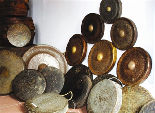 Cồng chiêng - nhạc cụ không thể thiếu trong sinh hoạt văn hóa của đồng bào Ê - đê