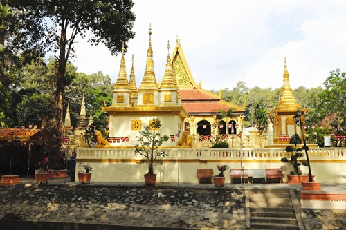 Ngôi Chánh điện chùa Âng Ngôi Chánh điện chùa Âng