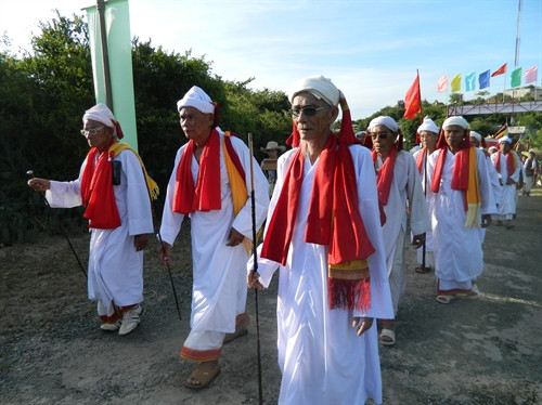 Chức sắc Chăm trong lễ hội Katê