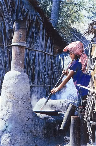 Nấu đường thốt nốt ở An Giang