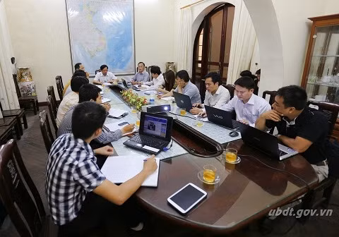 Toàn cảnh cuộc họp.