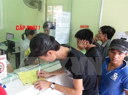 Cấp phát thuốc methadone điều trị cho bệnh nhân nghiện ma túy. (Ảnh: Thanh Thương/TTXVN)