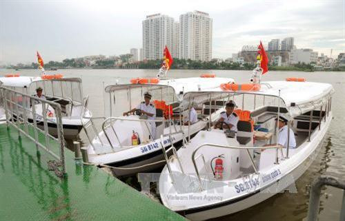 Ca nô đường sông hiện đại nhất hiện nay, chở được 25 khách, vận tốc tối đa 50km/giờ. Ảnh: An Hiếu - TTXVN