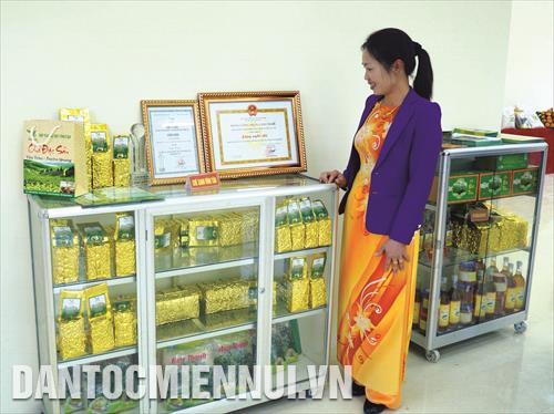 Sản phẩm chè Vĩnh Tân của bà con nông dân thôn Vĩnh Tân, xã Tân Trào, huyện Sơn Dương - một trong những thương hiệu chè nổi tiếng của tỉnh Tuyên Quang Sản phẩm chè Vĩnh Tân của bà con nông dân thôn Vĩnh Tân, xã Tân Trào, huyện Sơn Dương - một trong những thương hiệu chè nổi tiếng của tỉnh Tuyên Quang