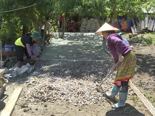 Nhiều bản vùng đồng bào dân tộc Mông trên địa bàn huyện Mộc Châu, tỉnh Sơn La đã có đường bê tông. Ảnh: Nguyễn Cường - TTXVN. Nhiều bản vùng đồng bào dân tộc Mông trên địa bàn huyện Mộc Châu, tỉnh Sơn La đã có đường bê tông. Ảnh: Nguyễn Cường - TTXVN.