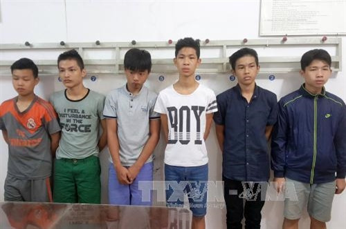 Các đối tượng bị bắt giữ tại Công an quận 11. Ảnh: TTXVN Phát