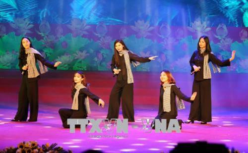 Các tiết mục nghệ thuật đặc biệt trong chương trình “Ký ức thời hoa lửa”. Ảnh: Anh Tuấn – TTXVN Các tiết mục nghệ thuật đặc biệt trong chương trình “Ký ức thời hoa lửa”. Ảnh: Anh Tuấn – TTXVN