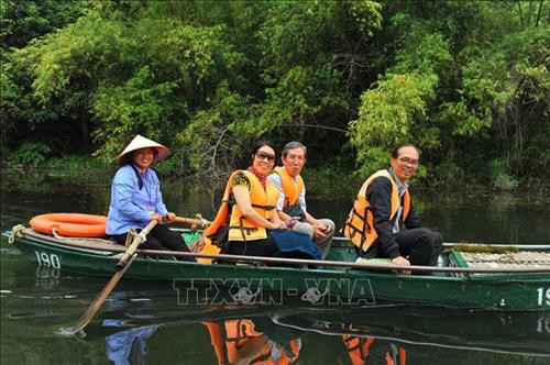 Du khách khi tham quan Tràng An. Ảnh: Minh Đức - TTXVN Du khách khi tham quan Tràng An. Ảnh: Minh Đức - TTXVN