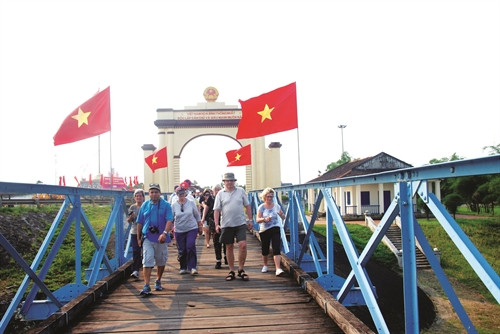 Khu di tích lịch sử đôi bờ Hiền Lương - Bến Hải luôn thu hút đông đảo khách du lịch trong và ngoài nước