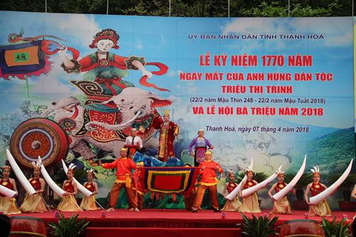 Chương trình sân khấu hóa mang chủ đề “Lời thề Trinh nữ”, tái hiện hình tượng anh hùng dân tộc Triệu Thị Trinh trong cuộc khởi nghĩa chống quân xâm lược Đông Ngô. Ảnh: Hoa Mai – TTXVN Chương trình sân khấu hóa mang chủ đề “Lời thề Trinh nữ”, tái hiện hình tượng anh hùng dân tộc Triệu Thị Trinh trong cuộc khởi nghĩa chống quân xâm lược Đông Ngô. Ảnh: Hoa Mai – TTXVN