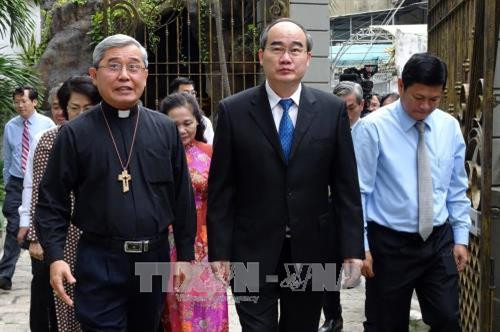 Bí thư Thành ủy Thành phố Hồ Chí Minh Nguyễn Thiện Nhân cùng đoàn công tác đến thăm và chúc mừng các chức sắc tại Văn phòng Giám mục Việt Nam. Ảnh: Thế Anh-TTXVN Bí thư Thành ủy Thành phố Hồ Chí Minh Nguyễn Thiện Nhân cùng đoàn công tác đến thăm và chúc mừng các chức sắc tại Văn phòng Giám mục Việt Nam. Ảnh: Thế Anh-TTXVN