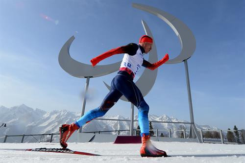 Vận động viên Nga Vladimir Kononov trong phần thi nội dung chạy ván trượt 20km dành cho nam tại thế vận hội Para-Olympic 2014 ở Sochi (Nga). Ảnh: AFP/ TTXVN Vận động viên Nga Vladimir Kononov trong phần thi nội dung chạy ván trượt 20km dành cho nam tại thế vận hội Para-Olympic 2014 ở Sochi (Nga). Ảnh: AFP/ TTXVN