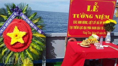 Xúc động lễ tưởng niệm các liệt sỹ trên biển ảnh 1