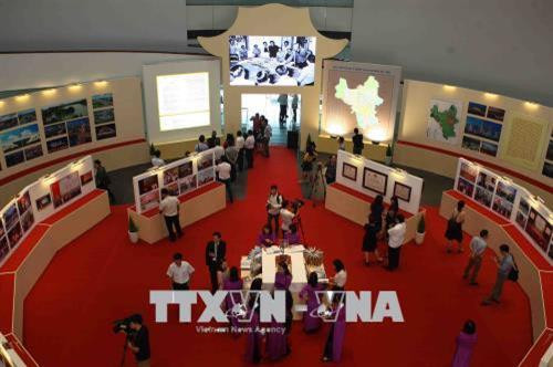 Không gian triển lãm ảnh “Hà Nội đổi mới và phát triển”. Ảnh: Thanh Tùng-TTXVN