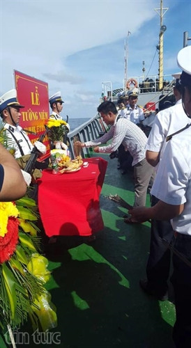 Xúc động lễ tưởng niệm các liệt sỹ trên biển ảnh 7