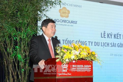 Chủ tịch UBND Thành phố Hồ Chí Minh Nguyễn Thành Phong phát biểu tại lễ ký kết. Ảnh: Thanh Vũ - TTXVN Chủ tịch UBND Thành phố Hồ Chí Minh Nguyễn Thành Phong phát biểu tại lễ ký kết. Ảnh: Thanh Vũ - TTXVN