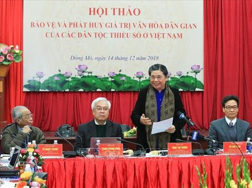 Phó Chủ tịch thường trực Quốc hội Tòng Thị Phóng phát biểu tại hội thảo. Ảnh: Trọng Đạt – TTXVN