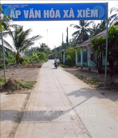 Những con đường dẫn về các phum sóc huyện Châu Thành đã được đầu tư xây dựng. Ảnh: Lê Sen - TTXVN Những con đường dẫn về các phum sóc huyện Châu Thành đã được đầu tư xây dựng. Ảnh: Lê Sen - TTXVN