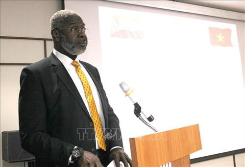 Ông Jasem Abomarzouq, Phó Tổng lãnh sự Kuwait tại Thành phố Hồ Chí Minh, phát biểu tại Hội thảo. Ảnh: Xuân Anh – TTXVN Ông Jasem Abomarzouq, Phó Tổng lãnh sự Kuwait tại Thành phố Hồ Chí Minh, phát biểu tại Hội thảo. Ảnh: Xuân Anh – TTXVN