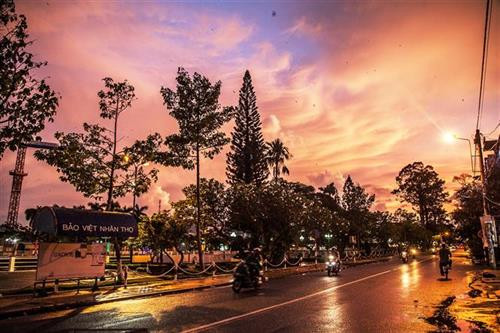 Thành phố Rạch Giá, tỉnh Kiên Giang được chỉnh trang hạ tầng, hệ thống giao thông nội ô thông thoáng, phuc vụ cho phát triển du lịch. Ảnh: Hồng Đạt - TTXVN