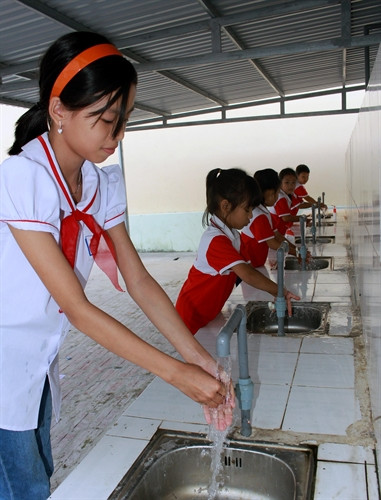 Nước ngọt sinh hoạt đã được cung cấp tới Trường Tiểu học thị trấn Cô Tô Nước ngọt sinh hoạt đã được cung cấp tới Trường Tiểu học thị trấn Cô Tô