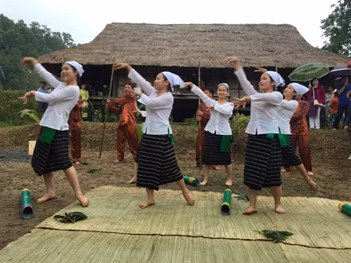 Nữ phục của người Thổ