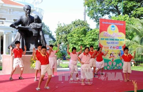 Một tiết mục ca múa của các thiếu nhi đến từ Trường chuyên biệt Quận 4. Ảnh: An Hiếu - TTXVN