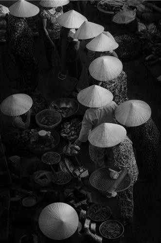 Mẹ về nón lá nghiêng che ảnh 6