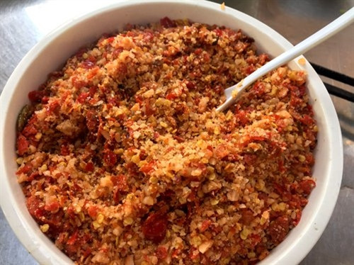 Muối ớt – loại gia vị dùng để chấm chính của bún Xiêm Lo. Ảnh: Thiên Chương