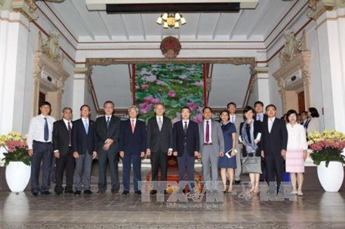 Các đại biểu chụp ảnh chung. Ảnh: Thanh Vũ – TTXVN