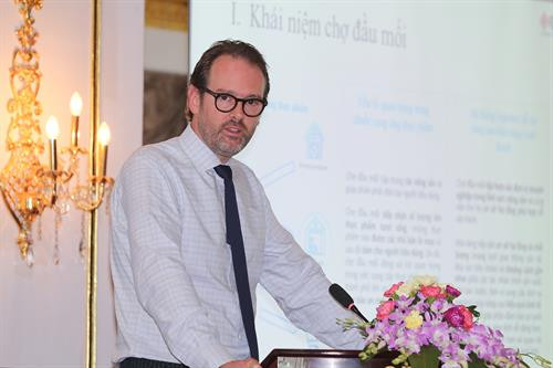 Tại hội thảo, nhiều đơn vị tư vấn xây dựng các chợ đầu mối, chuỗi cung ứng nông sản quốc tế đã tham gia tham luận. Theo kinh nghiệm của các chuyên gia, việc xây dựng chợ đầu mối là phương án rất hiệu quả để bảo đảm việc quản lý an toàn thực phẩm và tạo cơ hội giao thương không chỉ trong nước mà cả quốc tế.