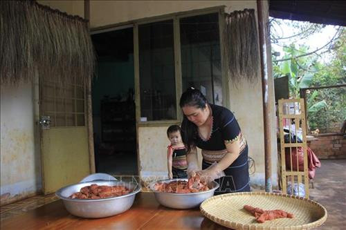 Thịt heo gác bếp – hương vị Tết của người Jrai ảnh 2 Thịt heo gác bếp – hương vị Tết của người Jrai ảnh 2