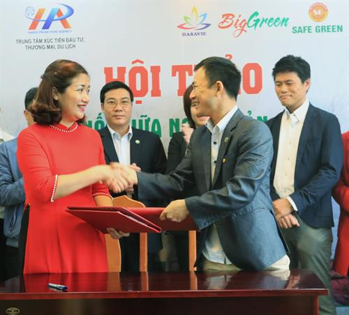 Lễ ký kết các biên bản thỏa thuận hợp tác giữa các doanh nghiệp tại Hội thảo