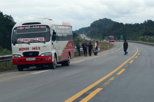 Từ ngày 1/5/2016, những trường hợp vi phạm trên đường cao tốc Nội Bài – Lào Cai sẽ bị xử "phạt nguội" qua hệ thông camera giám sát. Ảnh TTXVN Từ ngày 1/5/2016, những trường hợp vi phạm trên đường cao tốc Nội Bài – Lào Cai sẽ bị xử "phạt nguội" qua hệ thông camera giám sát. Ảnh TTXVN