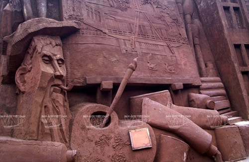 Họa sĩ tìm cảm hứng với Đà Lạt.