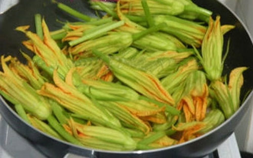 Hoa bí ngô - món ăn bài thuốc quý ảnh 3 Hoa bí ngô - món ăn bài thuốc quý ảnh 3